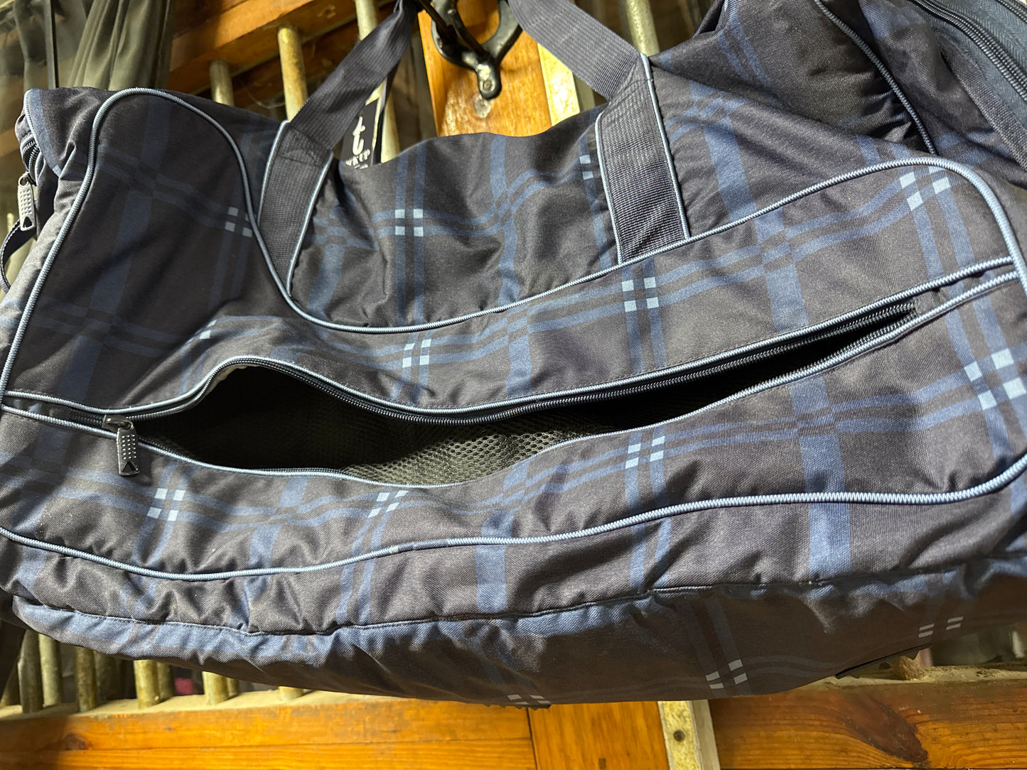 NWOT Chestnut Bay Essential A/P Duffel Bag