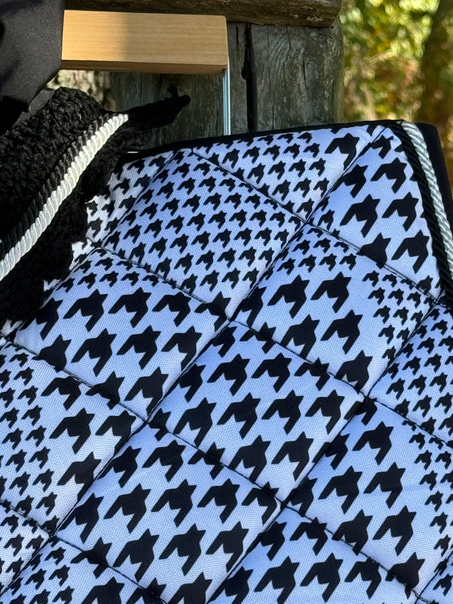 Saddle Pad w/ Bonnet - BW Houndstooth